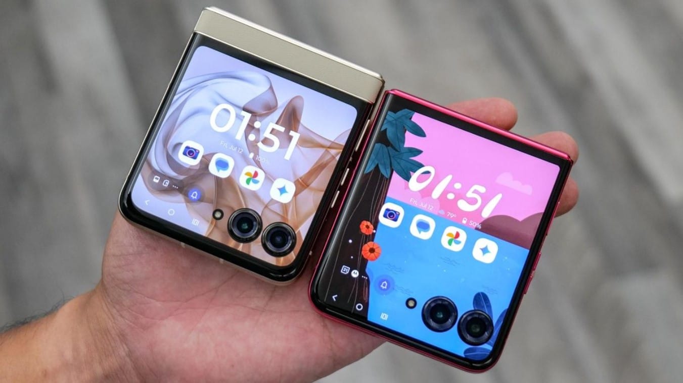 Motorola Razr VS Motorola Razr Plus